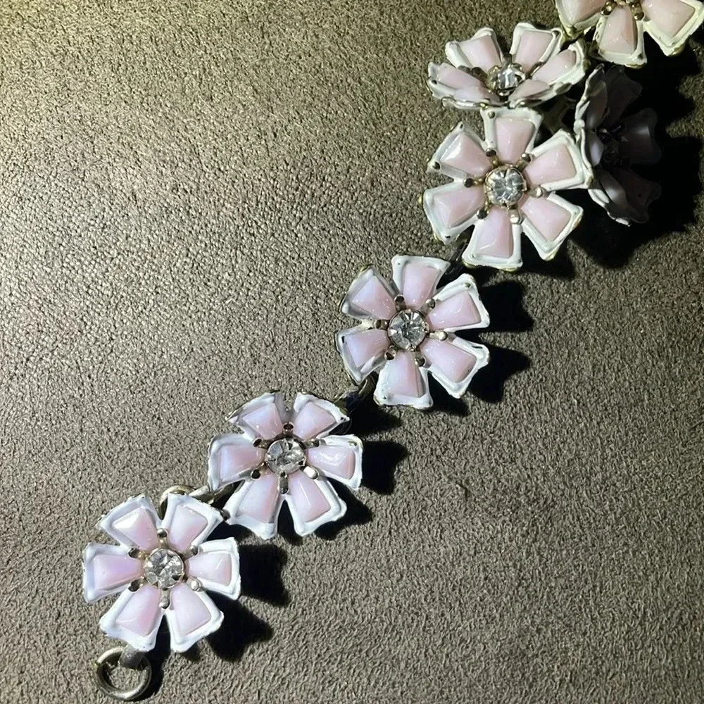 Vintage enamel pink whiter flower braclet - Picture 5 of 8